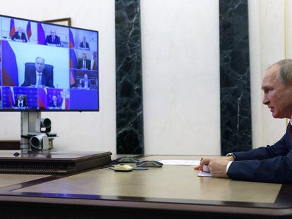 Putin participa en una conferencia telemática, este jueves en Moscú.