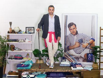 El fundador de Harper&Neyer, Nabil Salah, rodeado de sus productos.