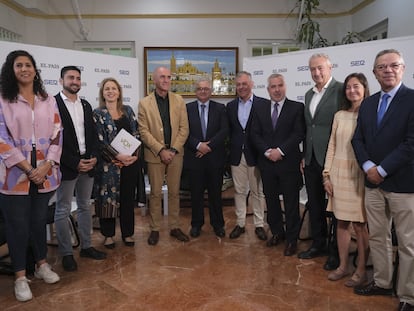 Los candidatos y candidatas a la alcaldía de Sevilla, este lunes en el debate organizado por Cadena SER y EL PAÍS.