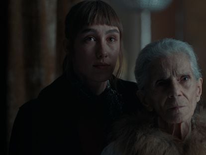 Almudena Amor y Vera Valdez, en 'La abuela'