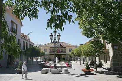 Vista de la fachada del Ayuntamiento de Torrelodones.