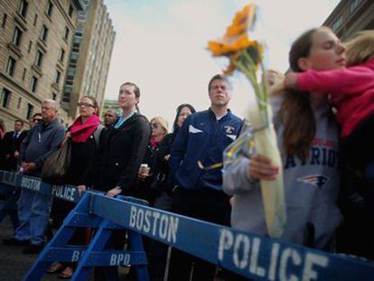 Boston guarda silencio por las víctimas