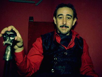 Raúl de Tomás interpreta al Profesor Luna.