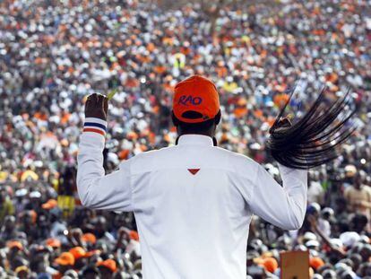 El principal candidato opositor, Raila Odinga, durante un mitin con decenas de miles de asistentes, este sábado en Nairobi.