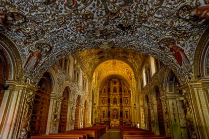 El interior barroco de la Iglesia de Santo Domingo, en el centro de Oaxaca.