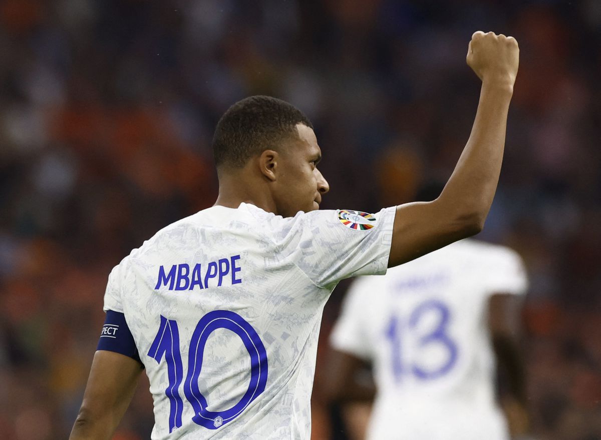 La France se qualifie avec deux superbes buts de Mbappé |  Football |  Des sports