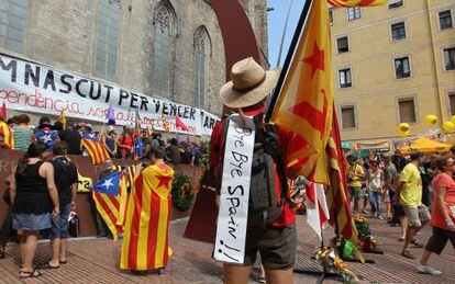 Ambiente en le Fossar de les Moreres en Barcelona.