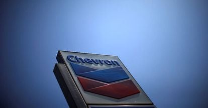 Logotipo de Chevron, en Los &Aacute;ngeles (California, EE UU).
