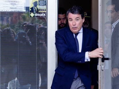 Ignacio Gonz&aacute;lez sale de los juzgados de Estepona, tras declarar el 18 de abril por el caso del &aacute;tico.