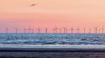 Uno de los parques eólicos marinos con que Iberdrola produce energía en Reino Unido.