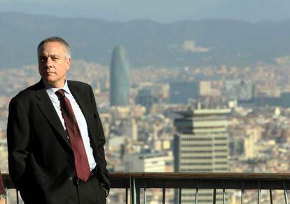 El candidato del PSC, Pere Navarro, esta mañana en Barcelona en un acto político con los alcaldes y alcaldesas de Cataluña, en Montjuïc.