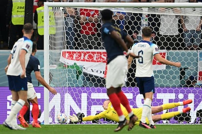 Aurelien Tchouameni anotando el primer gol de Francia en el partido. 