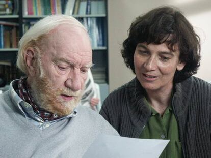 Patricia Ferreira y Fernando Fernán Gómez, en el rodaje de 'Para que no me olvides'.