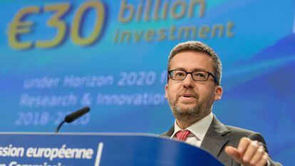 El comisario europeo de Investigaci&oacute;n, Ciencia e Innovaci&oacute;n, Carlos Moedas, presenta a la prensa el programa laboral Horizon 2020 en la Comisi&oacute;n Europea el pasado viernes.