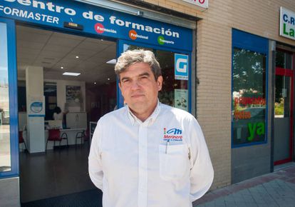 José Merinero, propietario de autoscuelas Merinero: “Drenar la bolsa de aspirantes pendientes de examen durará hasta 2021”.