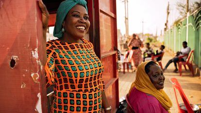 Retrato de mujeres sudanesas que forma parte de la exposición ‘En sus manos: Mujeres haciéndose cargo de la paz’.