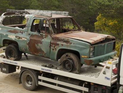 El coche parcialmente calcinado de Martin Verfondern, que apareció junto a su cadáver.