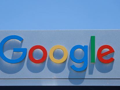 El logo de Google en la sede que la compañía tiene en Irvine, California.