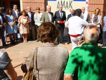 El alcalde de Bilbao, Ibon Areso, y otros concejales del Ayuntamiento, durante el homenaje rendido a Alfredo Kraus.