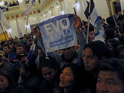 La pérdida de apoyos de Evo Morales apunta a un desempate con Carlos Mesa, según los resultados provisionales, estancados en el 84% del escrutinio