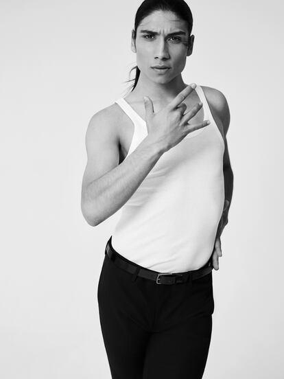 El Yiyo. Lo llaman “el bailaor del futuro”, aunque ya es el presente. Miguel Fernández Ribas (Badalona, 26 años), 'El Yiyo', es joven, pero lleva ya dos décadas subido a los tablaos. “Me encanta el arte flamenco y fotografiar a bailarines. Es una de las cosas que más me gustan. Admiro mucho al Yiyo”, reconoce el fotógrafo, que lo retrató en 2016.