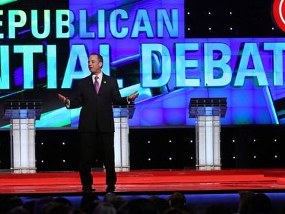 El presidente del Comité Nacional Republicano, Reince Priebus, se dirige a la audiencia antes del debate de los candidatos republicanos en Miami de marzo de 2016.