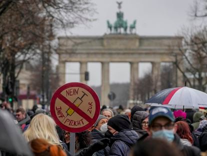 Protesta contra las restricciones por la pandemia de coronavirus en Berlín, en enero de 2022.