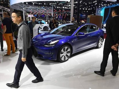 Elon Musk asegura que sus Tesla conducirán mejor que los humanos este mismo año