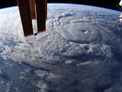 Imagen del huracán 'Genevieve', formado en agosto de 2020, desde la Estación Espacial Internacional.