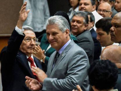 Raúl Castro y Miguel Díaz-Canel, este miércoles en la Asamblea Nacional de Cuba.