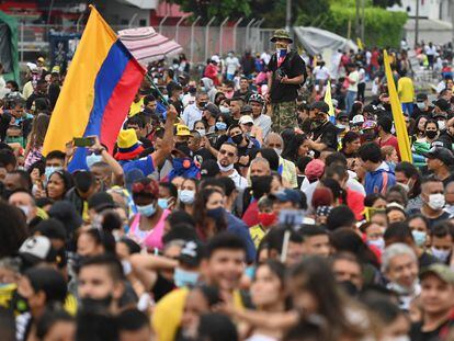 Manifestantes participan en la inauguración de un monumento a la resistencia de las protestas contra el Gobierno de Iván Duque, el Cali, el pasado junio.