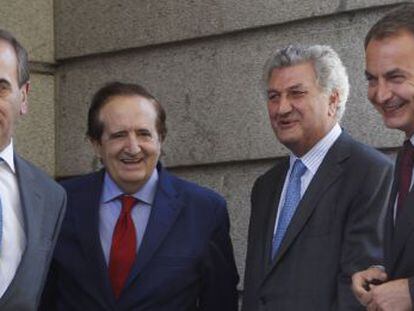 De derecha a izquierda, el expresidente Jos&eacute; Luis Rodr&iacute;guez Zapatero; el presidente del Congreso, Jes&uacute;s Posada;  el vicepresidente del Senado, Juan Jos&eacute; Lucas; y el diputado socialista Jos&eacute; Antonio Alonso.