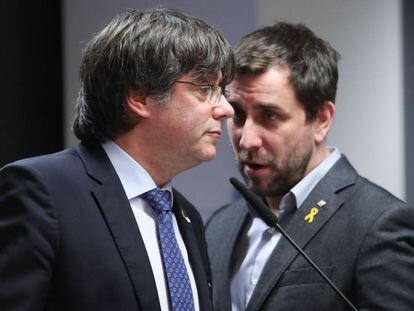Carles Puigdemont y Toni Comín, el pasado 19 de diciembre en Bruselas.