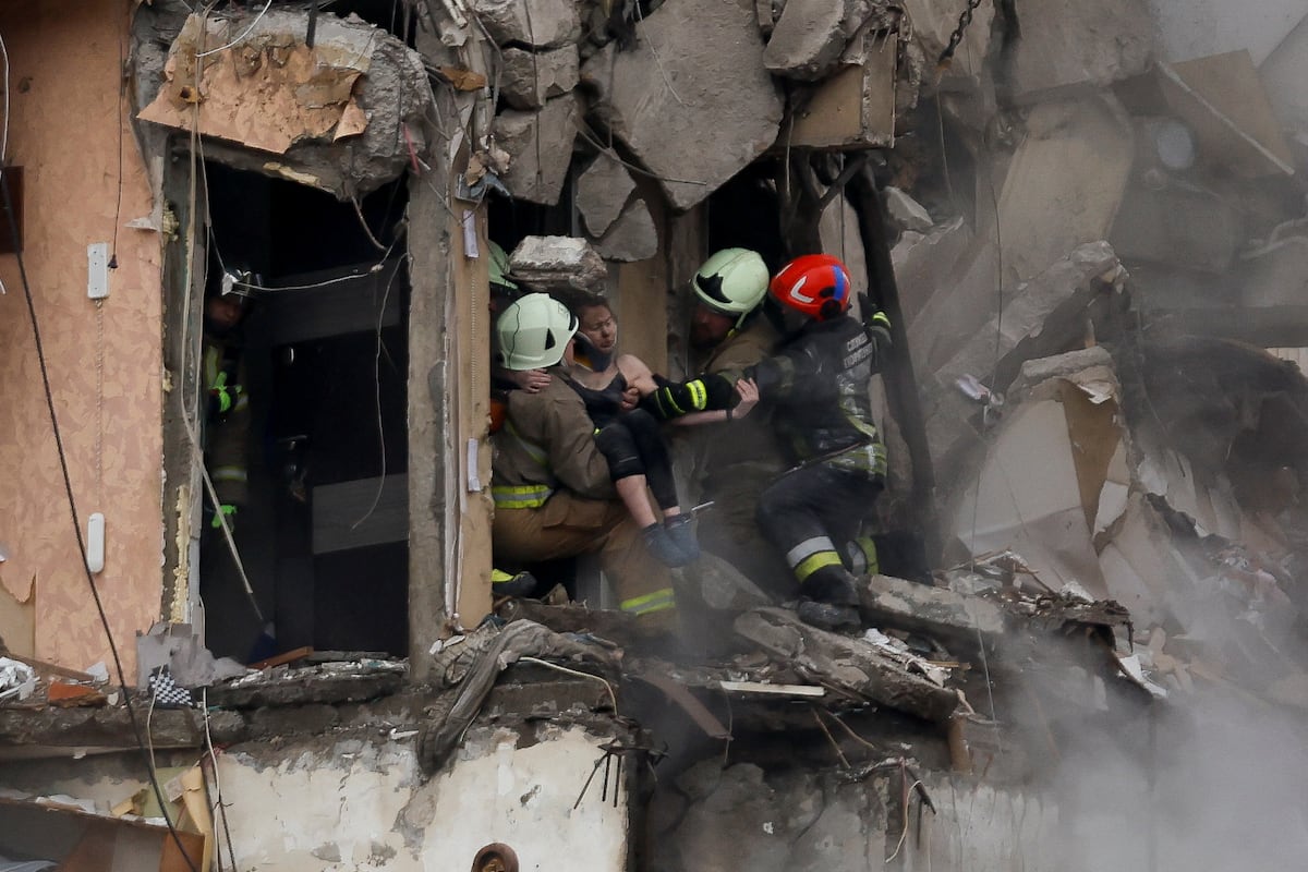 Guerra en Ucrania: El bombardeo de un edificio de viviendas en Dnipró provocó una treintena de muertos |  Internacional