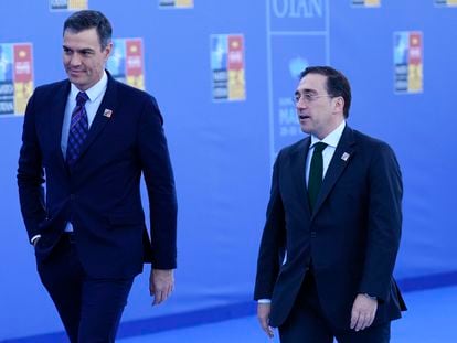 Pedro Sánchez y José Manuel Albares llegan a la cumbre de la OTAN celebrada esta semana en Madrid.