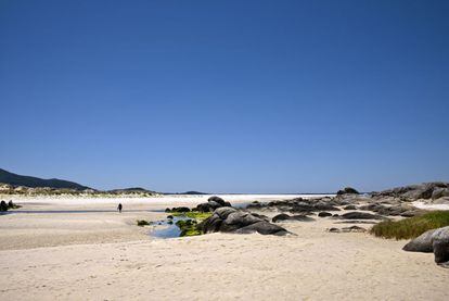 Por Boca do Río se conoce en la playa de Carnota a la desembocadura del río Valdebois