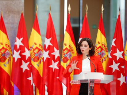 La presidenta de la Comunidad de Madrid, Isabel Díaz Ayuso, atienden a los medios tras reunirse con el presidente del Gobierno, Pedro Sánchez.