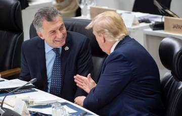 Los presidentes Mauricio Macri y Donald Trump dialogan durante la cumbre del G20.