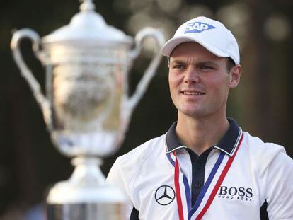 Kaymer, junto al trofeo.