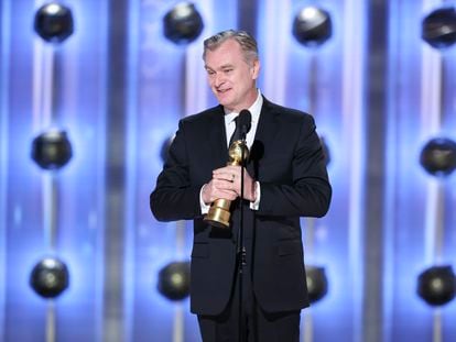 Christopher Nolan, recibe el premio a mejor director.