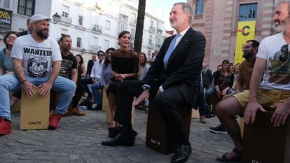 El rey Felipe y la reina Letizia, este lunes en Cádiz.