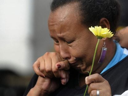 Una mujer llora durante una protesta por la muerte de Córdoba el miércoles en Medellín