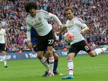 Mata convierte el gol del empate del United en la final de la FA Cup.
