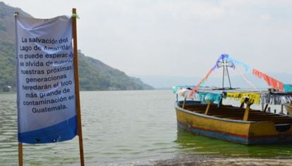 El contaminado lago Amatitl&aacute;n en Guatemala. 