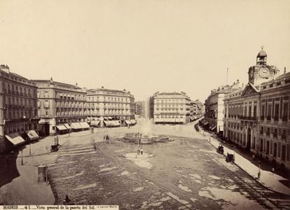 La Puerta del Sol, en 1870.