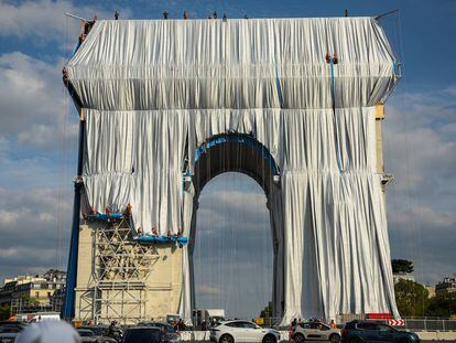 El Arco del Triunfo tapizado por Christo y Jeanne-Claude