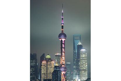 El área de Pudong, con la torre de televisión Oriental Pearl, símbolo de la zona financiera de la ciudad.