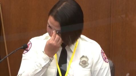 La bombero Genevieve Hansen testifica en el juzgado del condado de Hennepin en Minneapolis. En video, sus declaraciones.