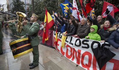 Un grupo de ultraderecha, durante la celebraci&oacute;n de la Toma de Granada.