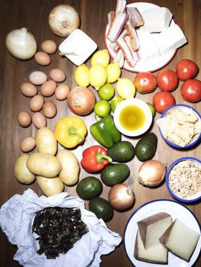 Los ingredientes necesarios para la cena ideada por Cansado y Joaquín Reyes para sus invitadas.